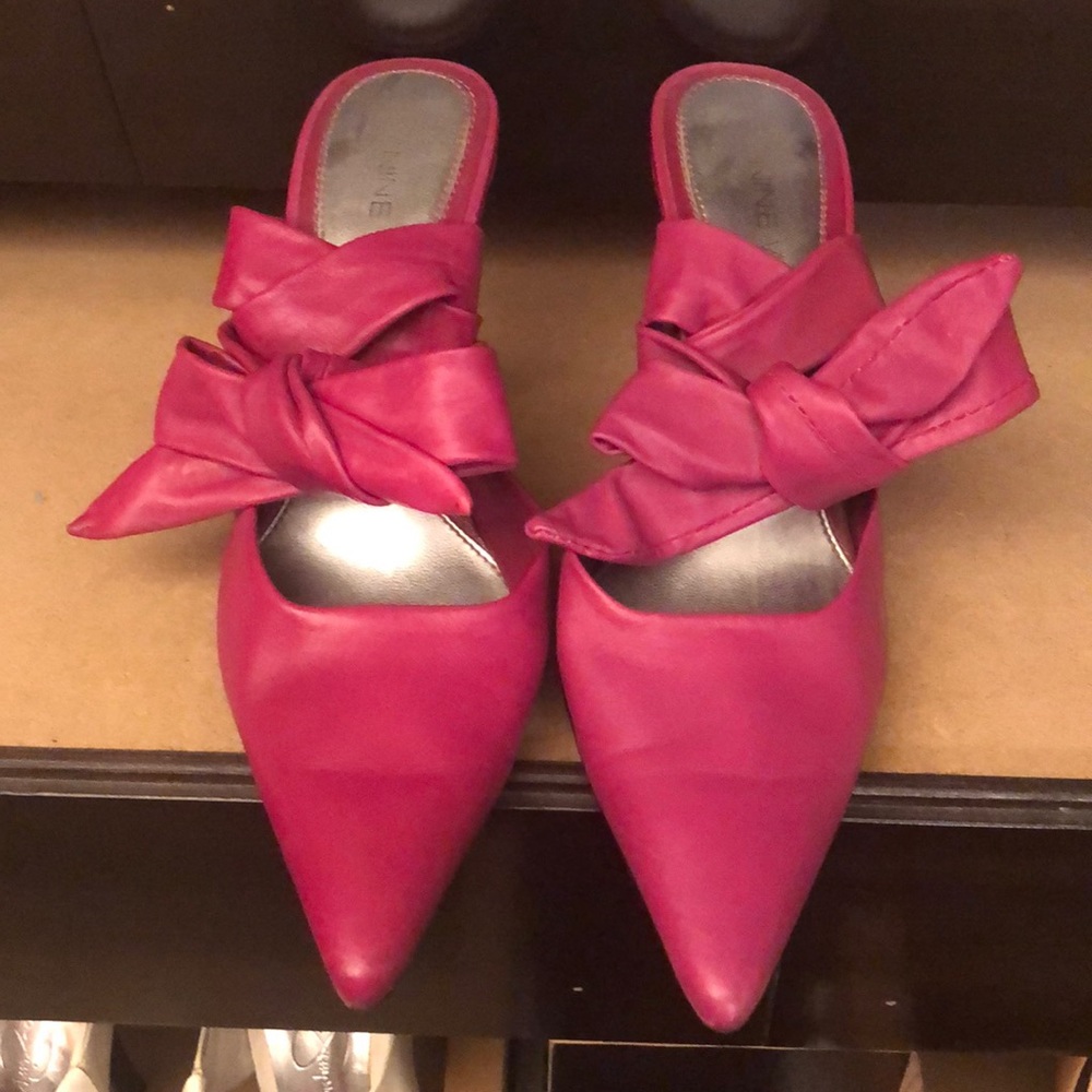 Pink pumps